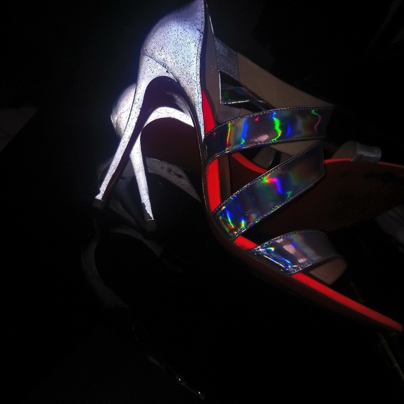 Christian Louboutin World Copine Asymmetrical Sand - Picture 5 of 8